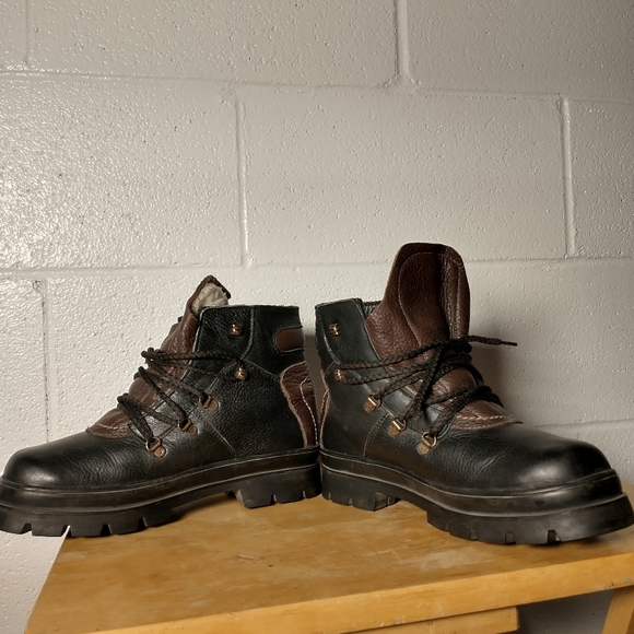 Made in Canada winter waterproof boots with wool interior - Picture 4 of 5